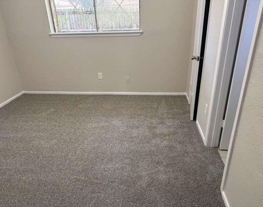 4931 E Ridge Creek Drive - Photo Thumbnail 8