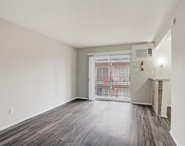 2322 Dunlavy Street - Photo Thumbnail 4