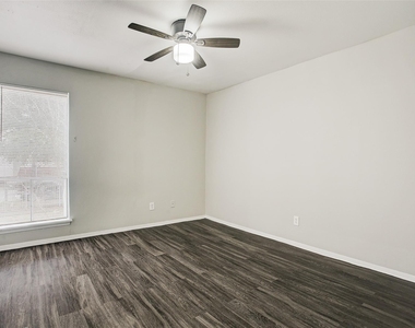 2322 Dunlavy Street - Photo Thumbnail 3