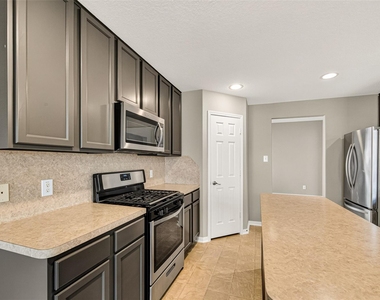 4915 Ibis Lake Court - Photo Thumbnail 17