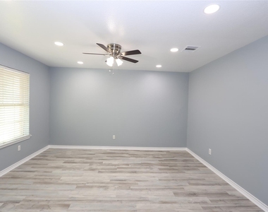 9218 Mission Arbor Lane - Photo Thumbnail 3