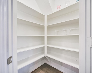 25546 Kensington Lake Drive - Photo Thumbnail 10
