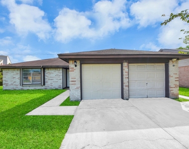 1911 Hammerwood Drive - Photo Thumbnail 2