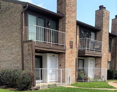 6633 W Airport Boulevard - Photo Thumbnail 1