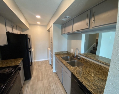 6633 W Airport Boulevard - Photo Thumbnail 16