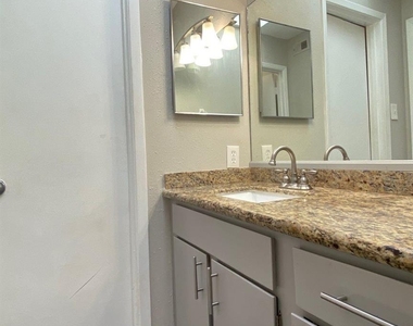 6633 W Airport Boulevard - Photo Thumbnail 5