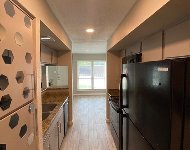 6633 W Airport Boulevard - Photo Thumbnail 4