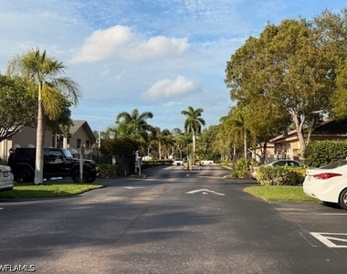 28181 Pine Haven Way - Photo Thumbnail 2