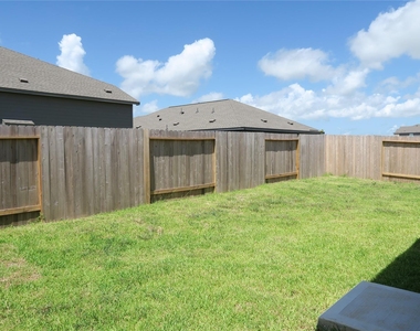 921 Woodhaven Lakes Drive - Photo Thumbnail 17