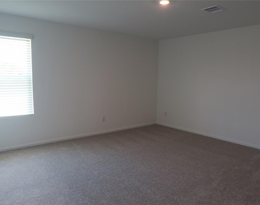 921 Woodhaven Lakes Drive - Photo Thumbnail 6