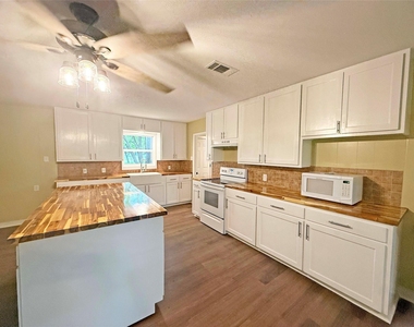 1139 County Rd 403 - Photo Thumbnail 8