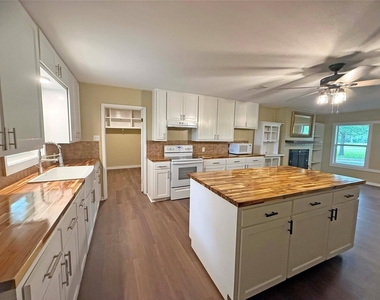 1139 County Rd 403 - Photo Thumbnail 7