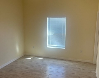 120 Homer Avenue S - Photo Thumbnail 6