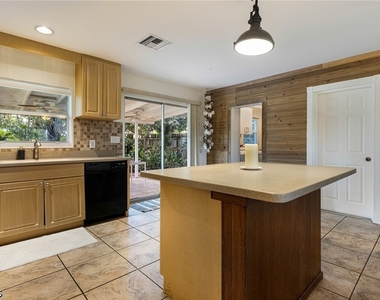 18597 Marco Boulevard - Photo Thumbnail 13
