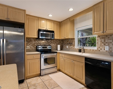 18597 Marco Boulevard - Photo Thumbnail 12