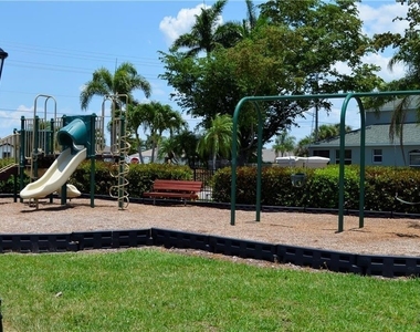 1702 Emerald Cove Drive - Photo Thumbnail 18