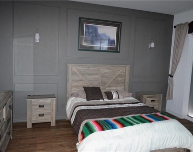 1702 Emerald Cove Drive - Photo Thumbnail 9