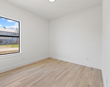 201 S 2nd Street - Photo Thumbnail 9