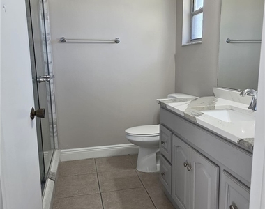 112 Sw 35th Terrace - Photo Thumbnail 4