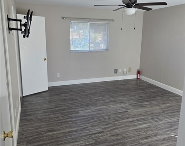 112 Sw 35th Terrace - Photo Thumbnail 7