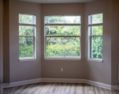 8610 Sumner Avenue - Photo Thumbnail 5