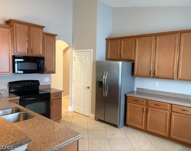8610 Sumner Avenue - Photo Thumbnail 3