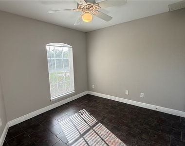 111 Homer Avenue S - Photo Thumbnail 7