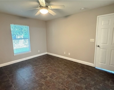 111 Homer Avenue S - Photo Thumbnail 10