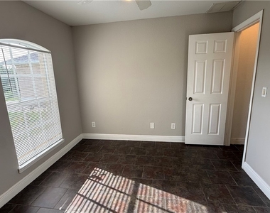 111 Homer Avenue S - Photo Thumbnail 6