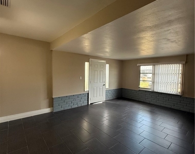 329 Tudor Drive - Photo Thumbnail 8