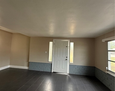 329 Tudor Drive - Photo Thumbnail 7