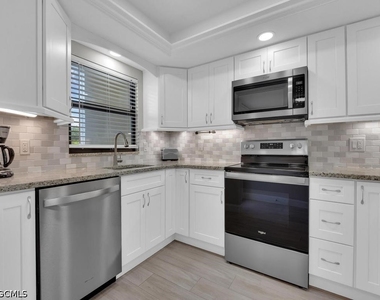 16380 Dublin Circle - Photo Thumbnail 4