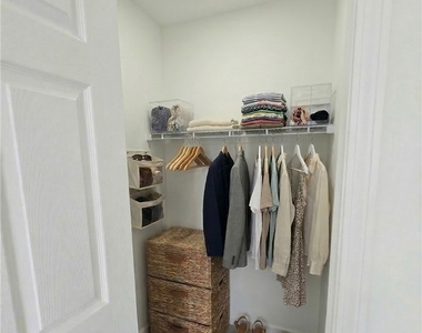 1056 Kanuga Street E - Photo Thumbnail 3