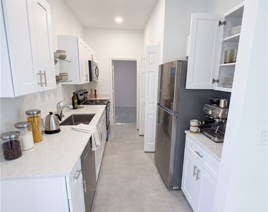 1056 Kanuga Street E - Photo Thumbnail 6