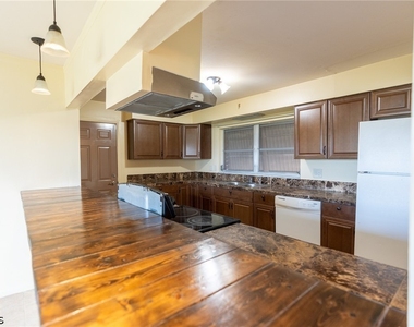235 Se 45th Street - Photo Thumbnail 20