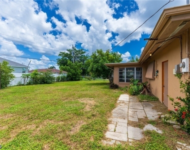 235 Se 45th Street - Photo Thumbnail 3