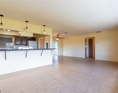 235 Se 45th Street - Photo Thumbnail 8