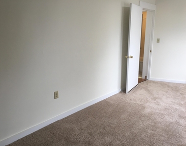 82 Third - Photo Thumbnail 25