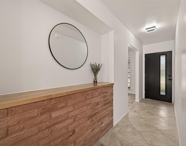 5523 Kuldell Drive - Photo Thumbnail 7