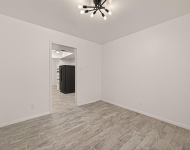 5523 Kuldell Drive - Photo Thumbnail 20