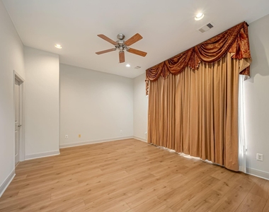 1914 Woodbury Street - Photo Thumbnail 13