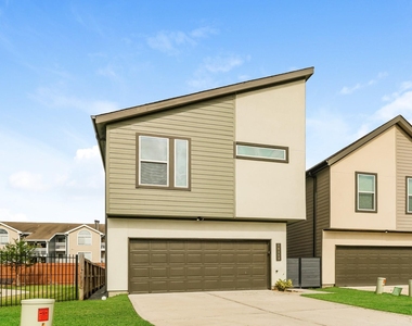 18342 W Centro Circle - Photo Thumbnail 1