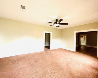 229 E Saunders Street - Photo Thumbnail 5