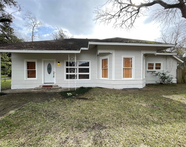 229 E Saunders Street - Photo Thumbnail 2