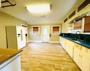 229 E Saunders Street - Photo Thumbnail 6