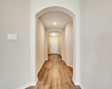 1006 Fannin Street - Photo Thumbnail 3