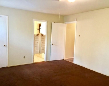 8616 Greenmound Avenue - Photo Thumbnail 9