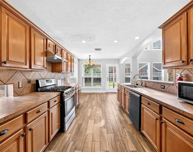 7603 Kenmark Court - Photo Thumbnail 15