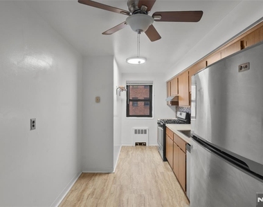 208 Anderson - Photo Thumbnail 5