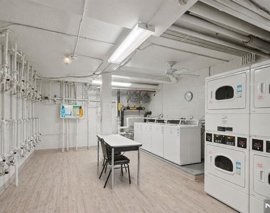 208 Anderson - Photo Thumbnail 22